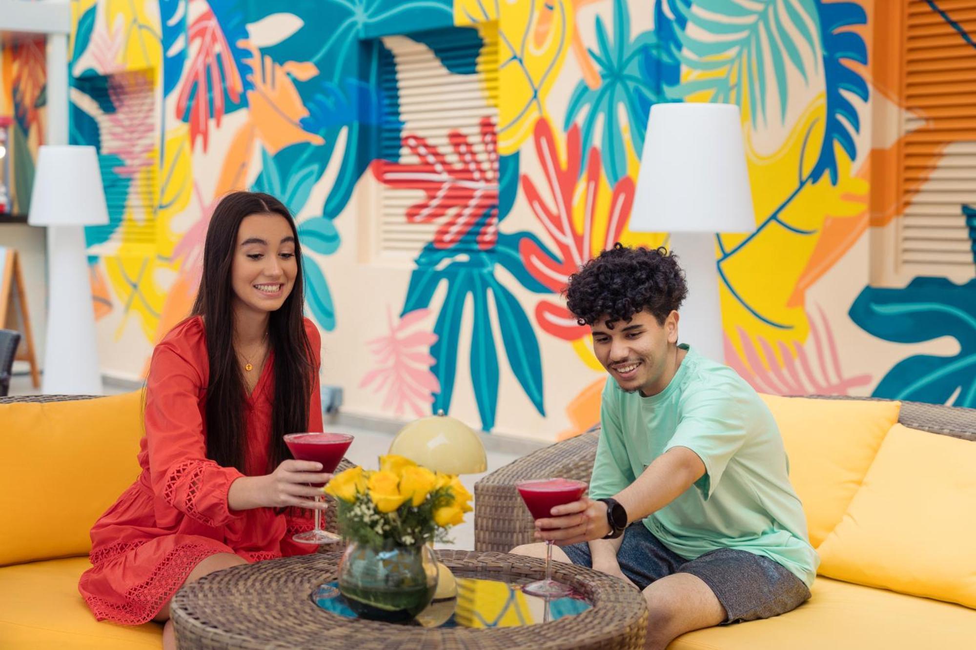 Golden Sands Suites Dubai Exteriör bild